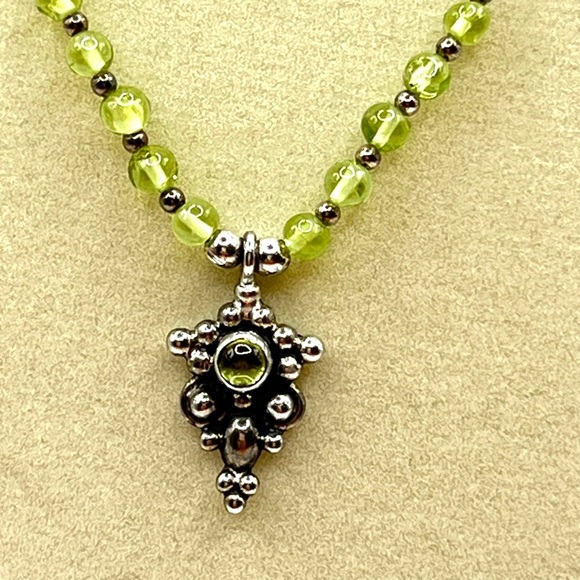 Elegant Sterling Silver and Green Peridot Pendant Necklace Liquid Silver - Picture 1 of 11